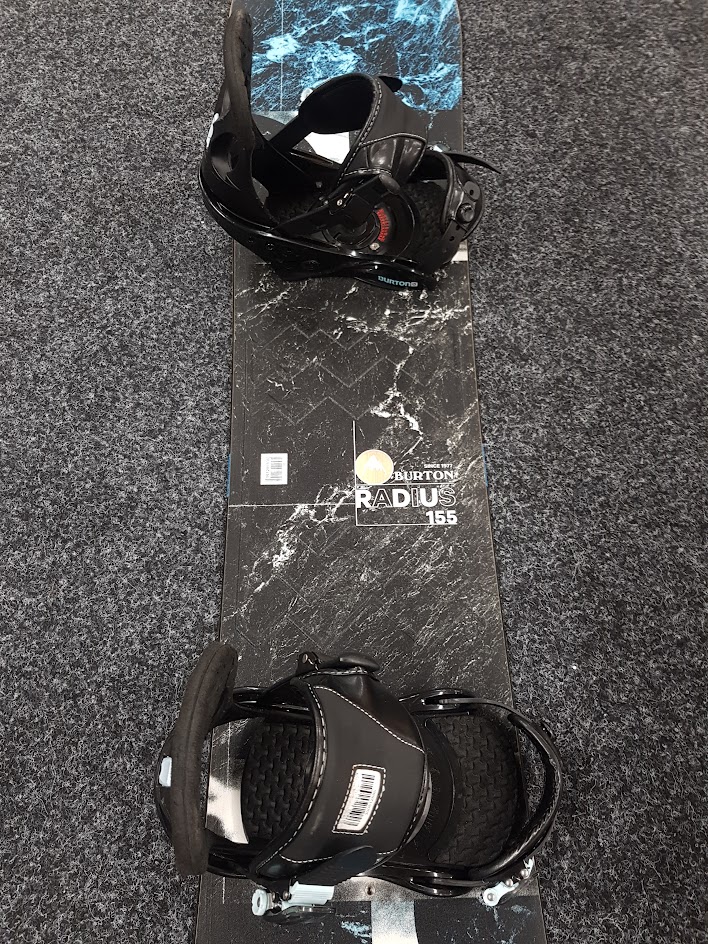 Snowboard Burton Radius d'occasion + fixations Burton taille S