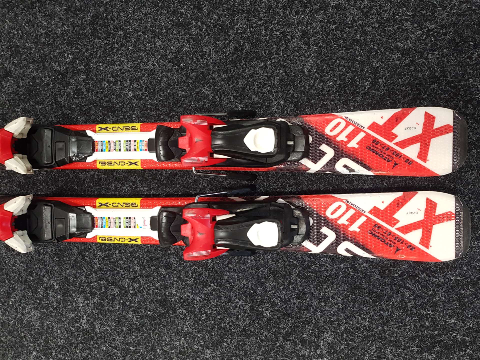 Sci da sci usati per bambini, modello ATOMIC Redster XT + attacchi Atomic XTE 45.