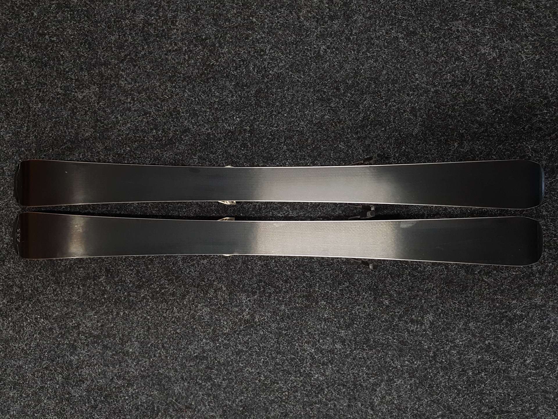 Sci da sci usati per bambini, modello ATOMIC Redster XT + attacchi Atomic XTE 45.