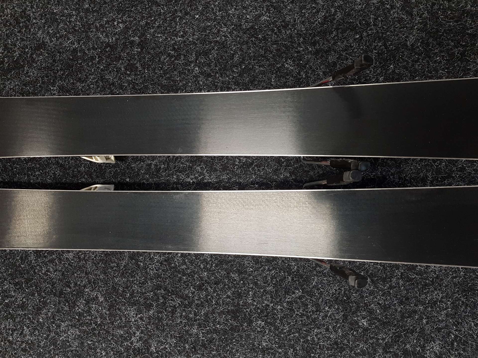 Sci da sci usati per bambini, modello ATOMIC Redster XT + attacchi Atomic XTE 45.