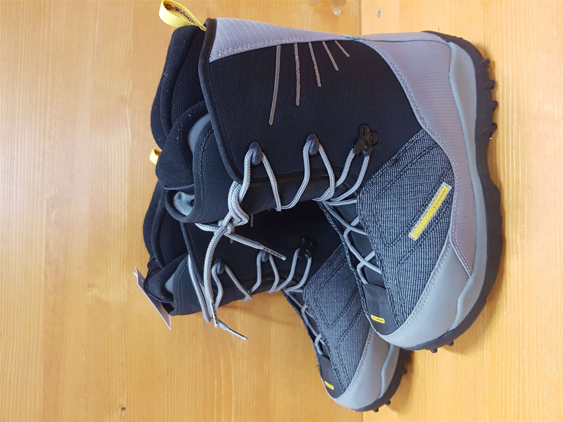 Ghete de snowboard SALOMON Solace folosite