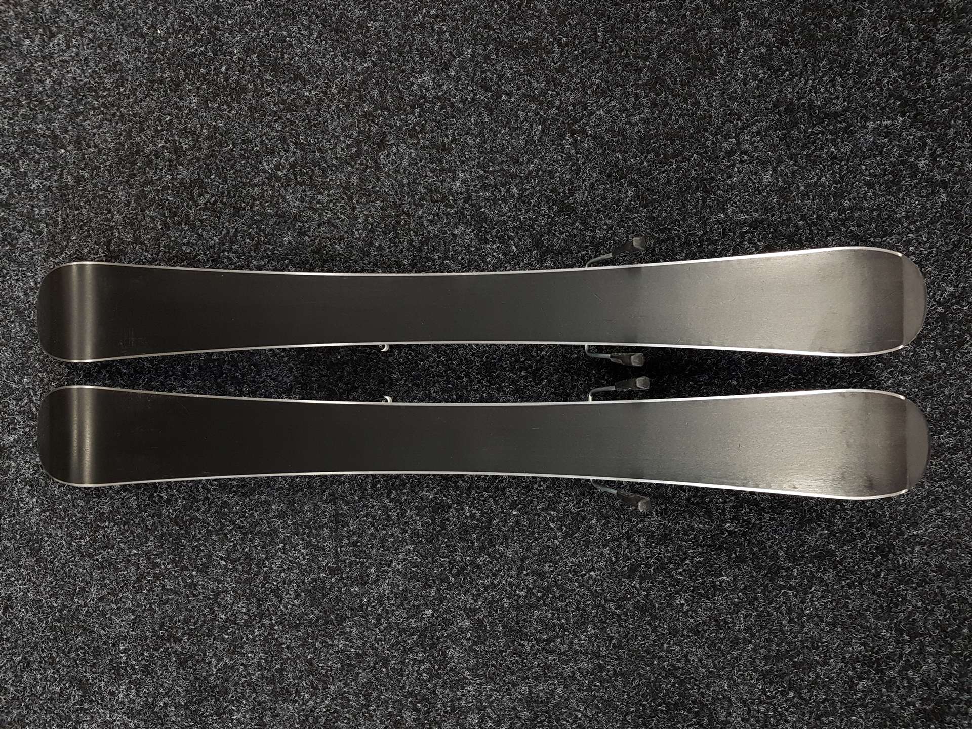 Použité dětské lyže HEAD Supershape Team + vázání Tyrolia JRS 4.5 CA