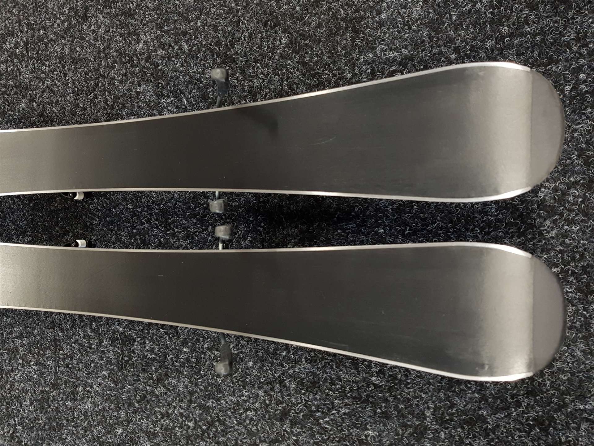 Použité dětské lyže HEAD Supershape Team + vázání Tyrolia JRS 4.5 CA