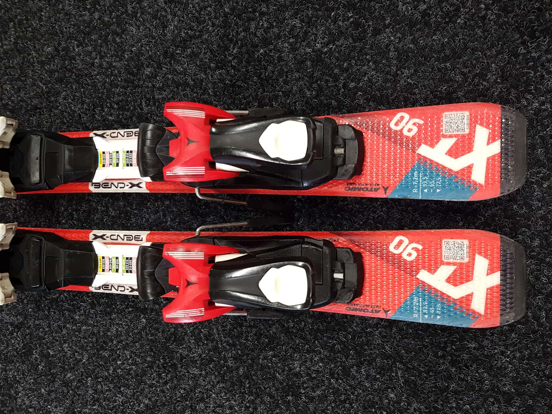 Rabljene dječje skije ATOMIC Redster XT 90 + vezovi Atomic XTE 45