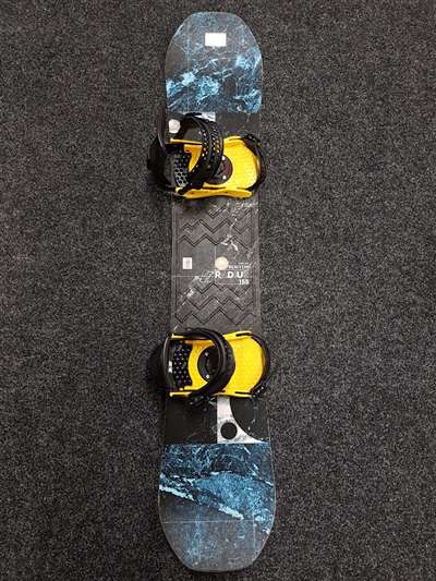 Tabla de snowboard Burton Radius usada + fijaciones Burton talla L