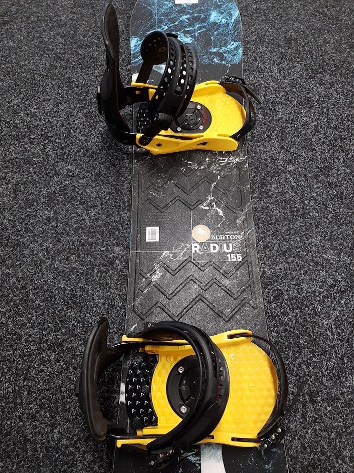 Gebrauchtes Burton Radius Snowboard + Burton Bindungen Größe L