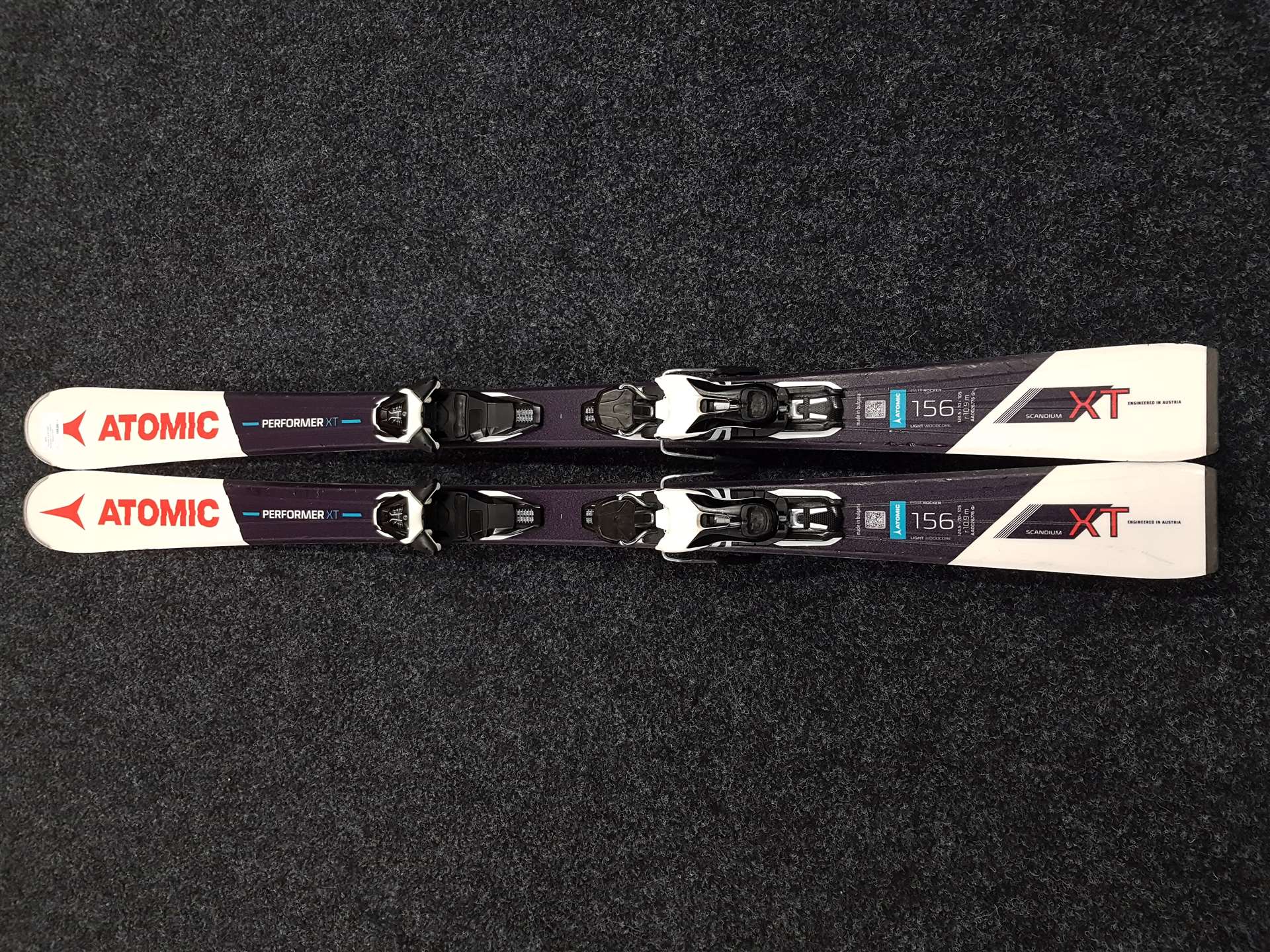 Gebrauchte ATOMIC Performer XT Skier + Atomic 10.0 Bindungen
