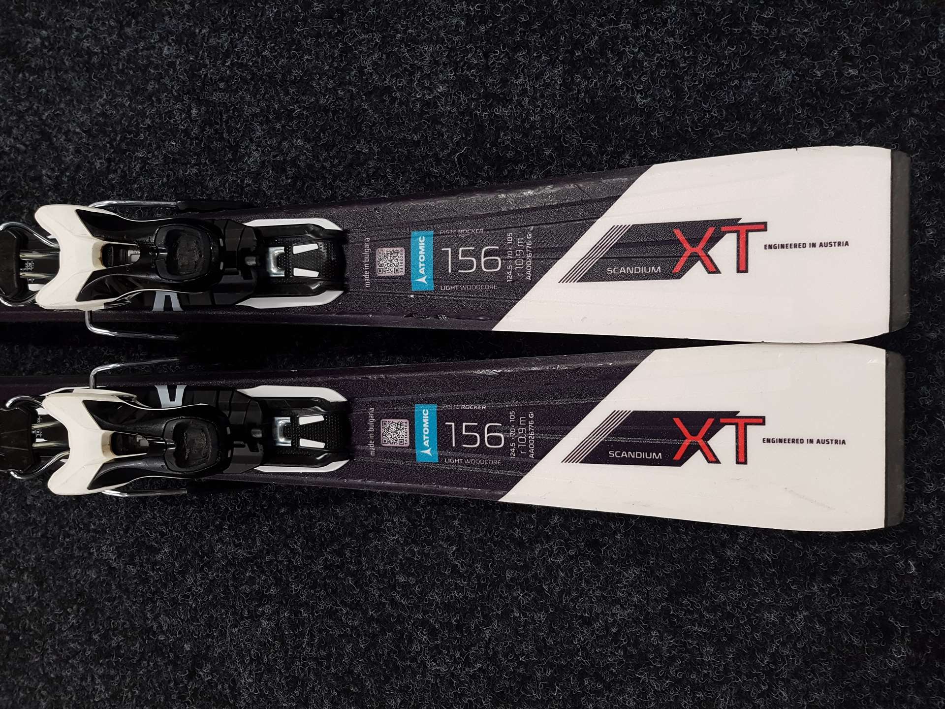 Gebrauchte ATOMIC Performer XT Skier + Atomic 10.0 Bindungen