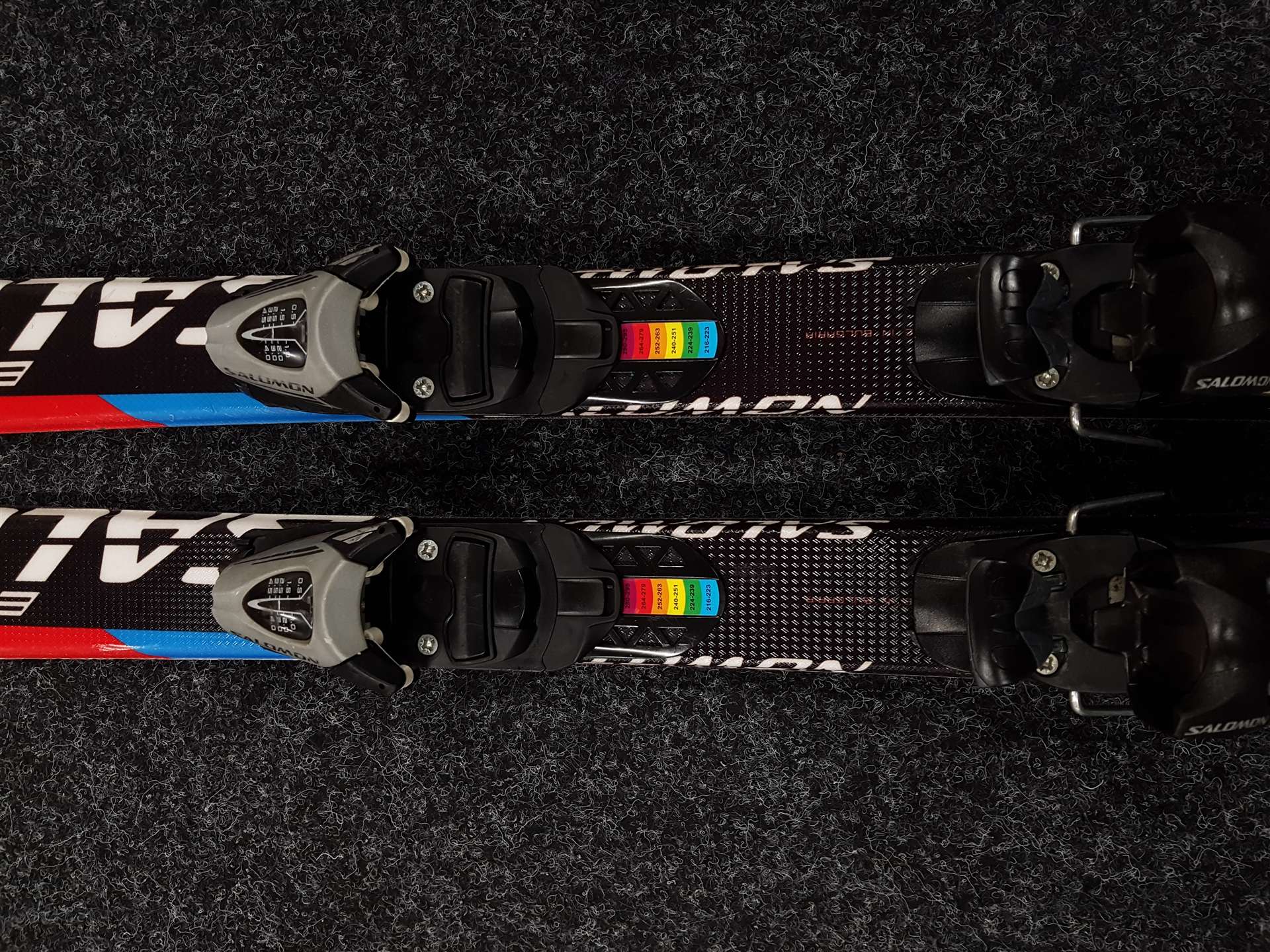 Gebrauchte SALOMON Equipe Kinderski + Salomon 4.5 Bindungen