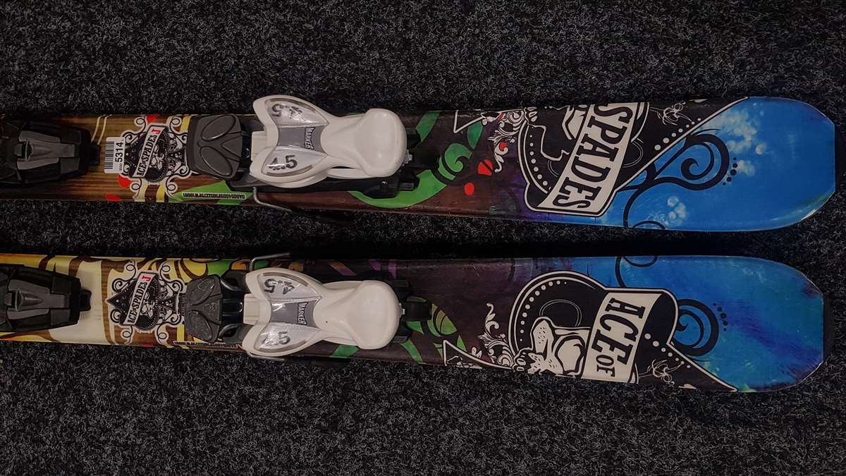 Bazárové lyže Ace od Spades