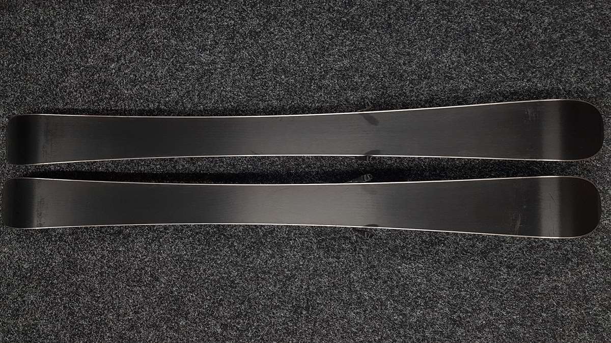 Bazárové lyže Ace od Spades