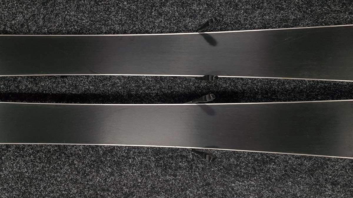 Bazárové lyže Ace od Spades