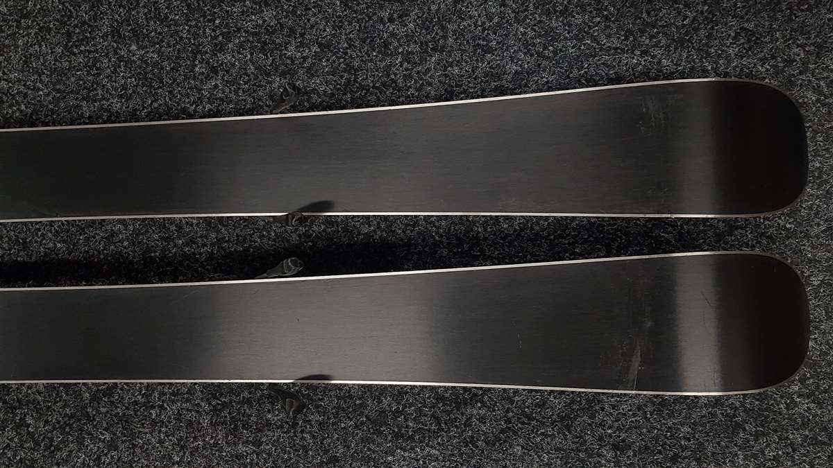 Bazárové lyže Ace od Spades