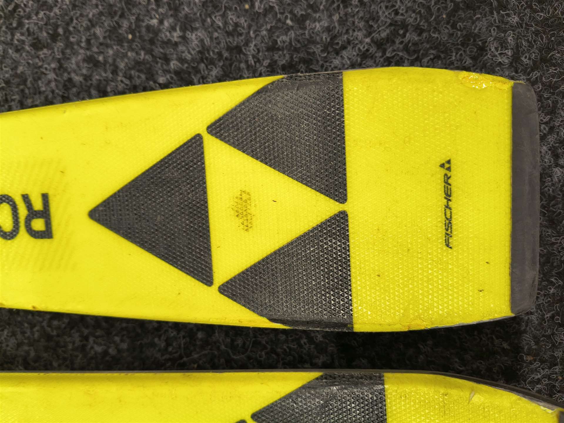 Bazárové lyže FISCHER RC4 XTR