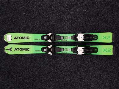 Esquís infantiles usados ATOMIC Redster X2 + fijaciones Atomic C5