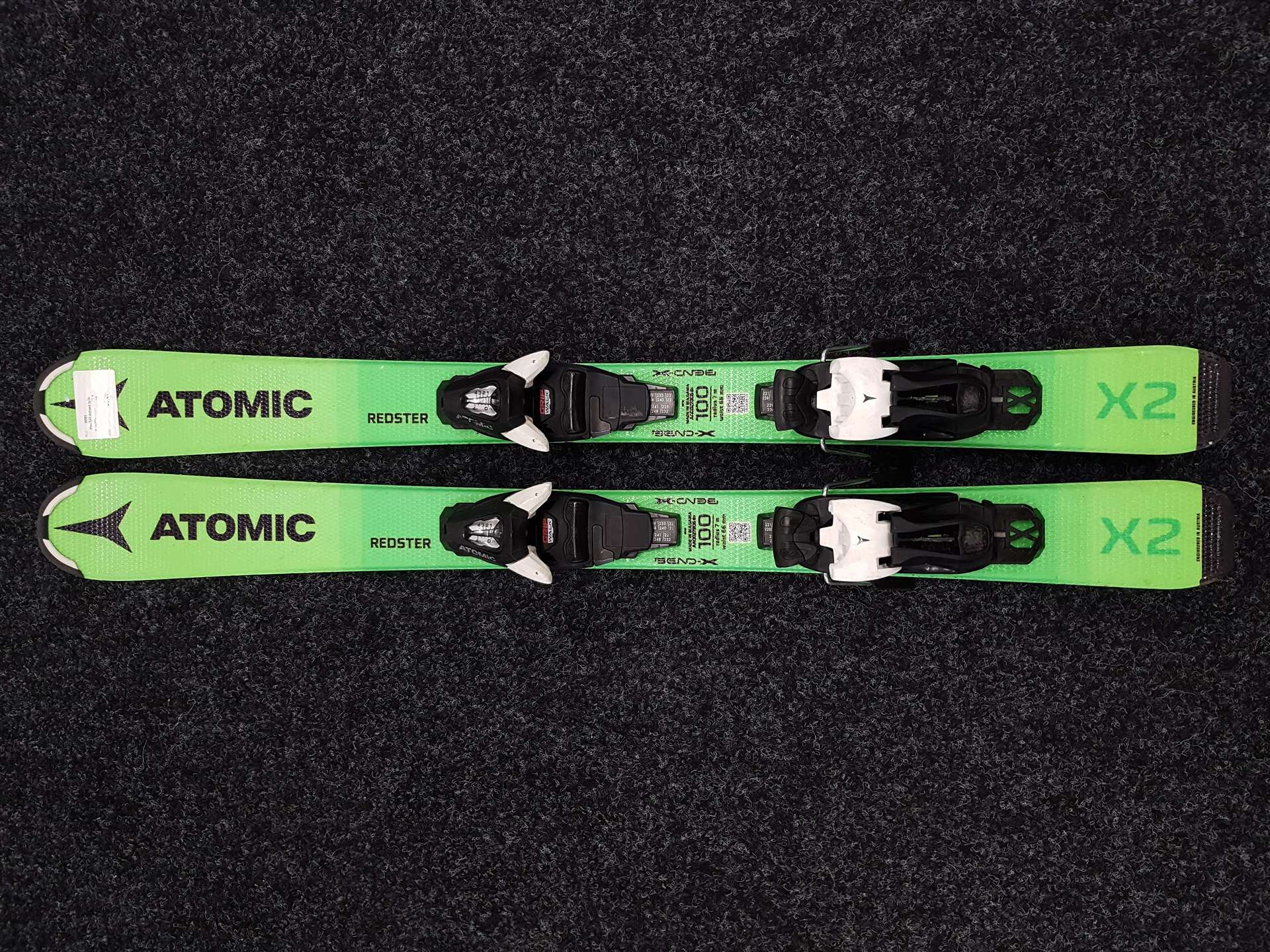 Použité dětské lyže ATOMIC Redster X2 + vázání Atomic C5