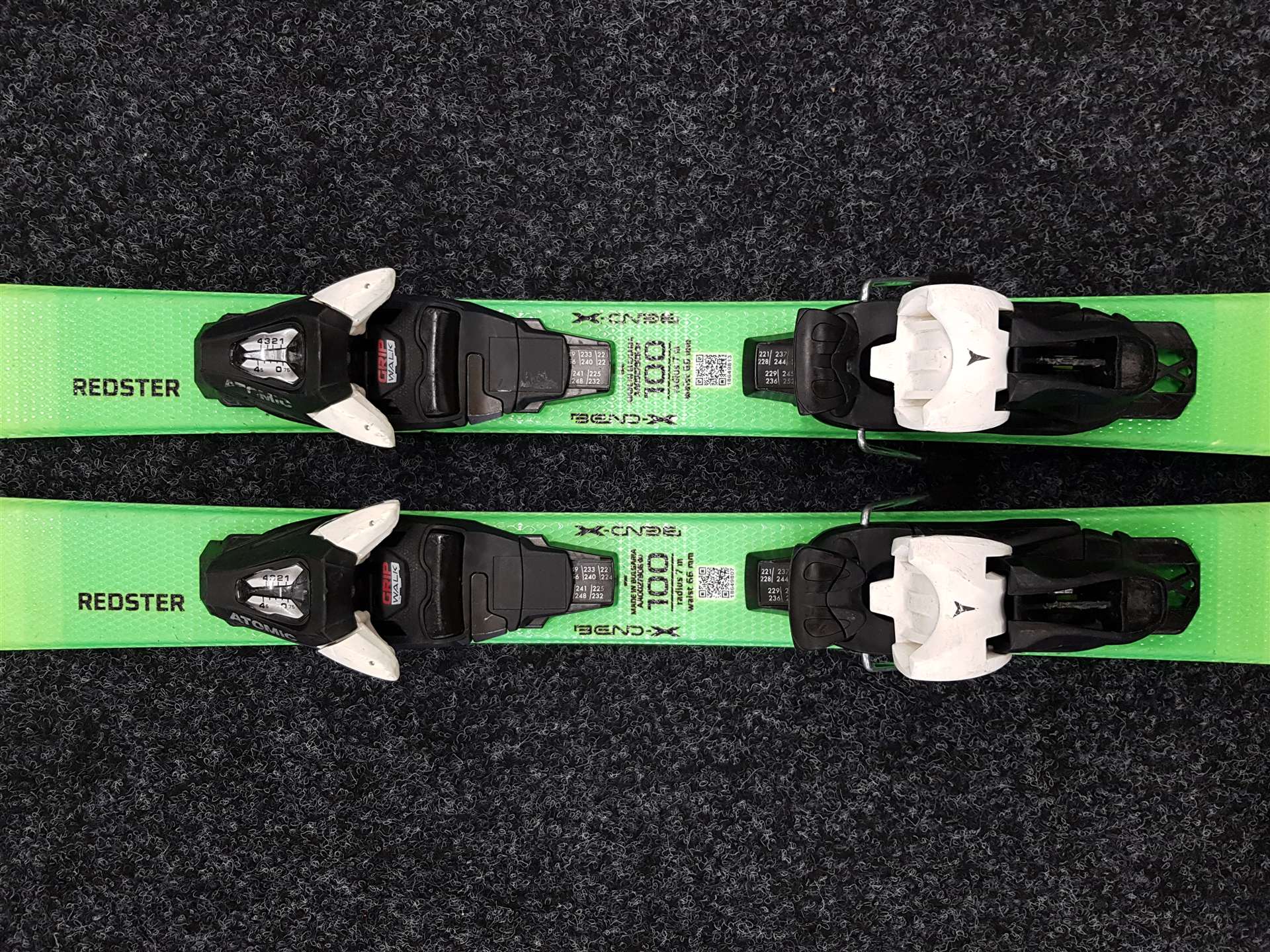 Použité dětské lyže ATOMIC Redster X2 + vázání Atomic C5