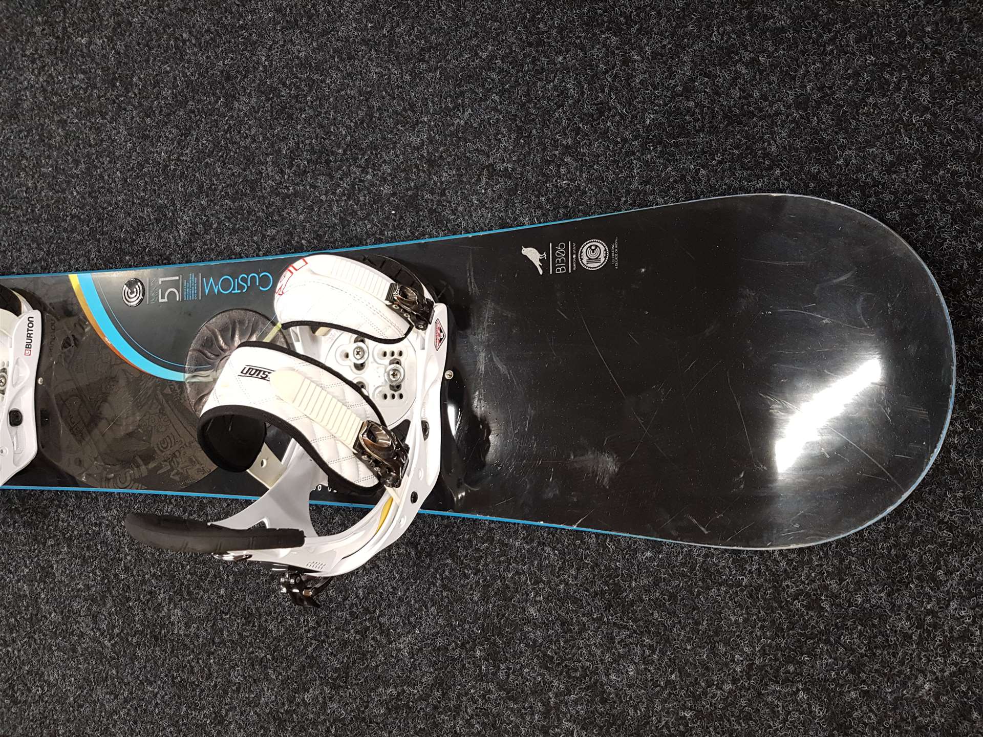 Snowboard Burton Custom 51 folosit + legături Burton Mission mărimea M