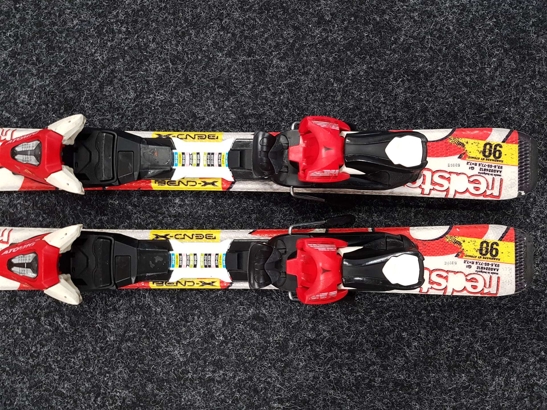 Skis enfant d'occasion ATOMIC Redster + fixations Atomic XTE 45