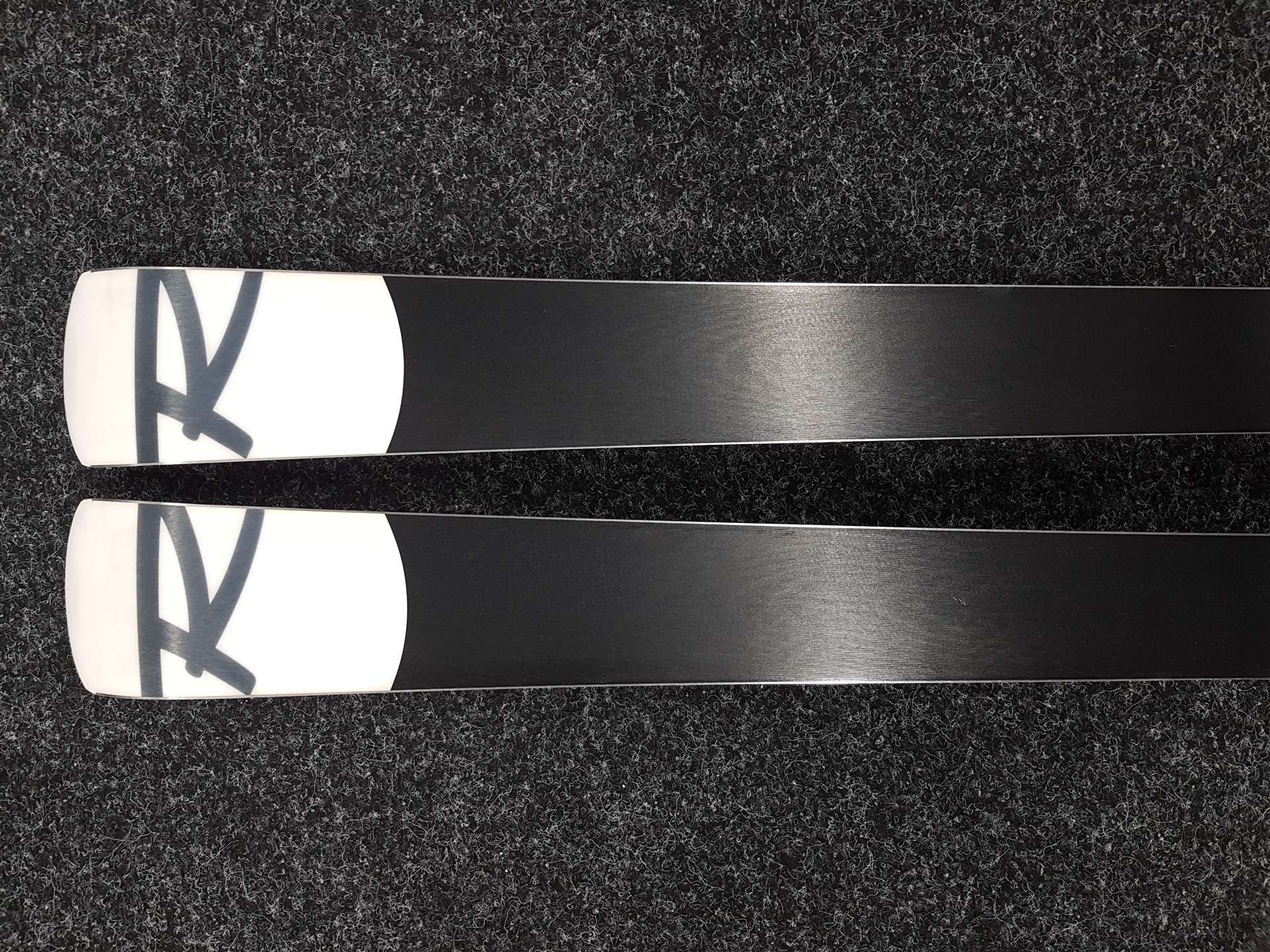 Použité lyže ROSSIGNOL Hero Master M19 + viazanie Look SPX 12