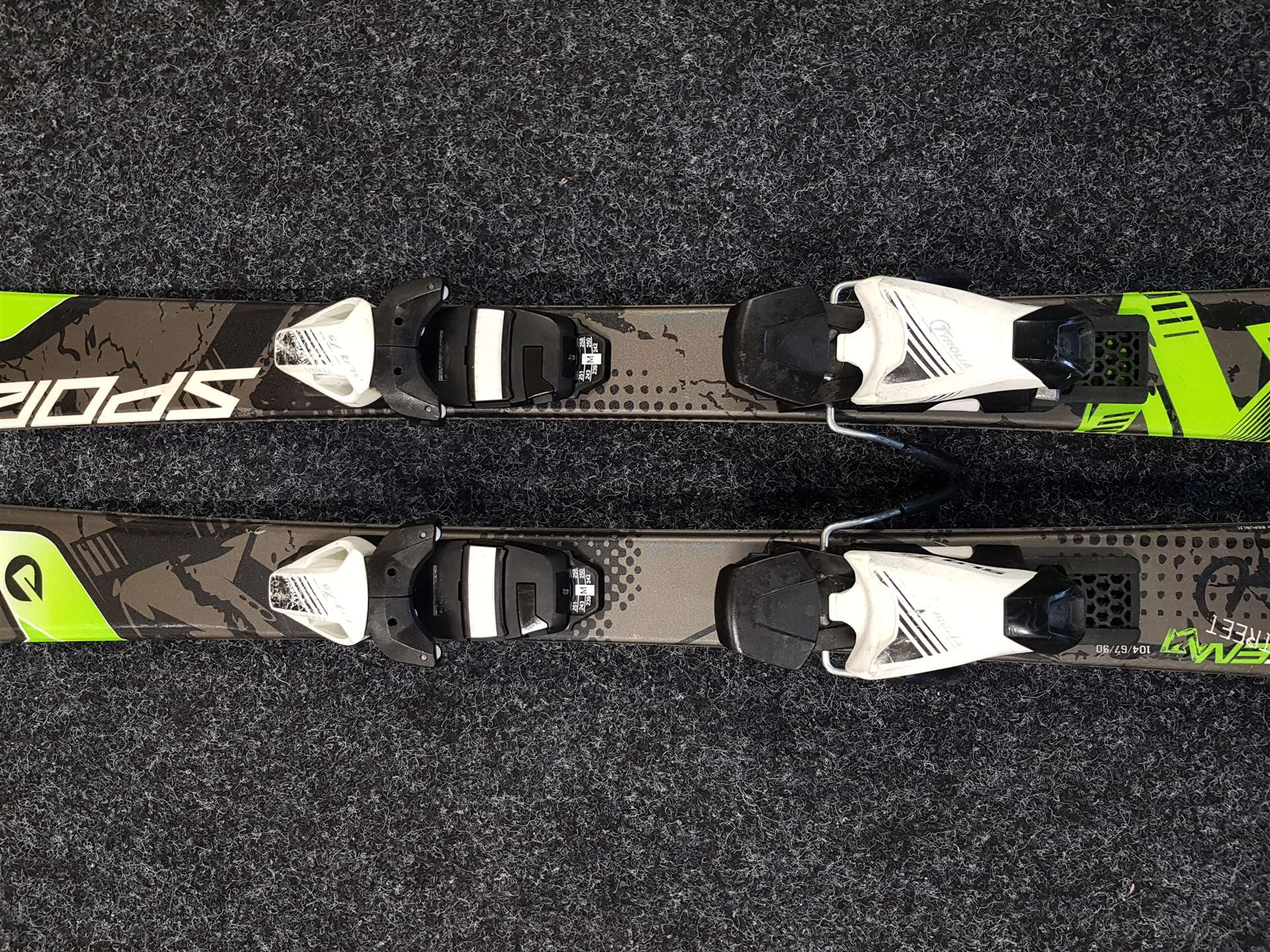Gebrauchte Kinderskier SPORTEN Street + Tyrolia SLR 7.5 Bindungen