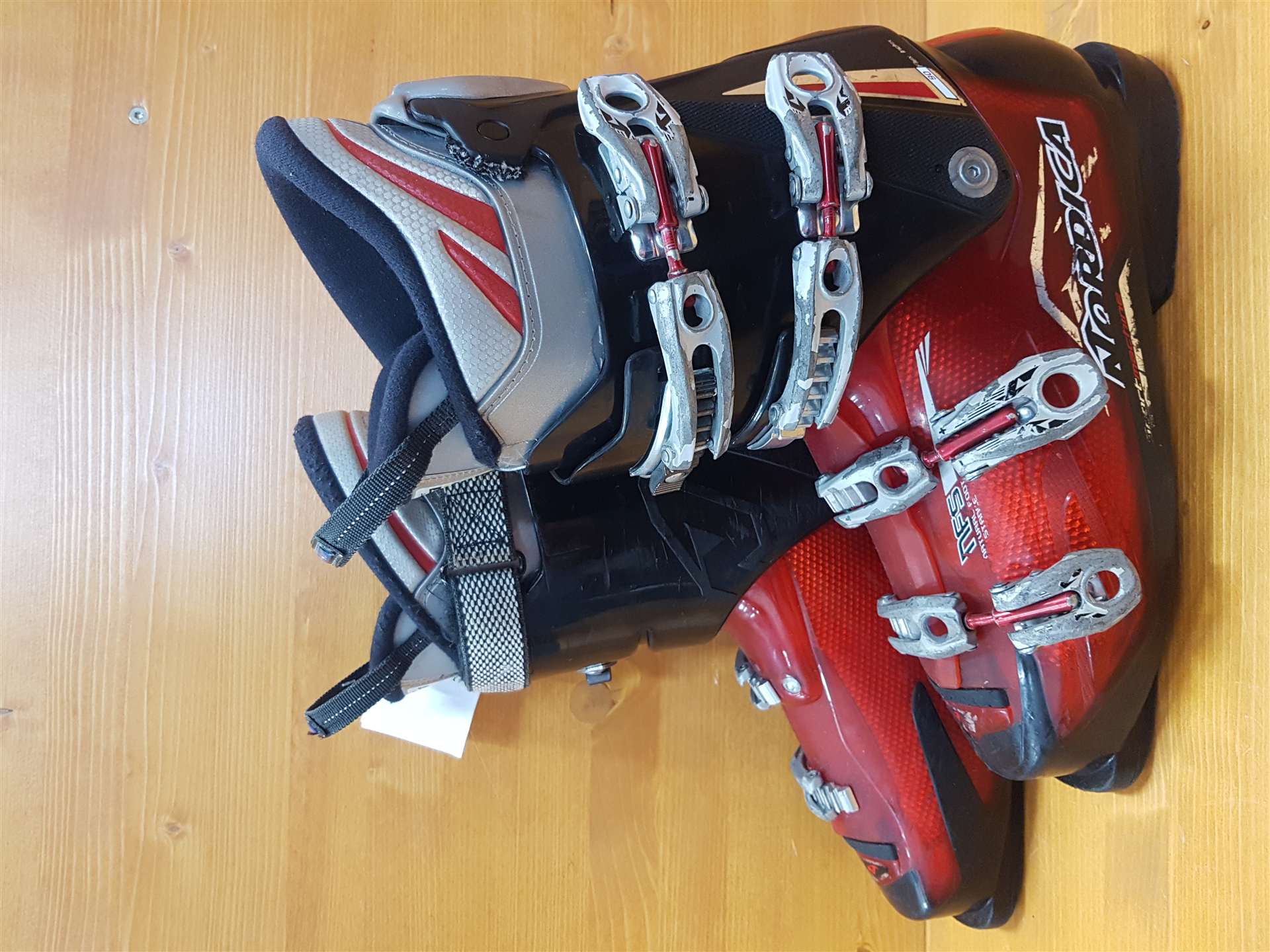 Clăpari schi second-hand NORDICA Sportmachine 90