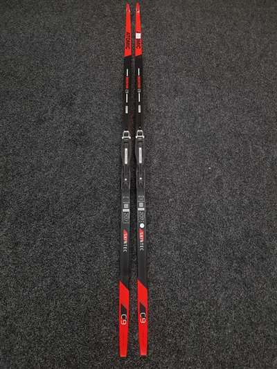 Skis de fond Atomic Redster Skintec C9 d'occasion + fixations Atomic NNN. 