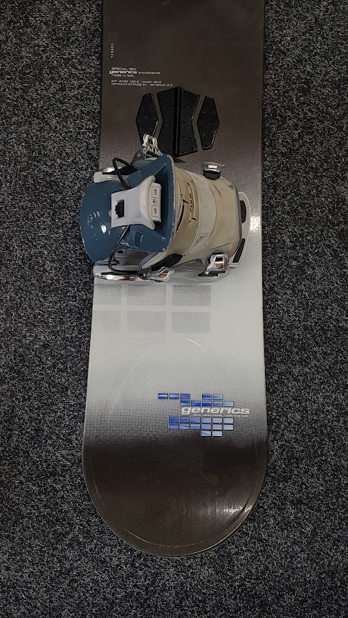 Bazárový snowboard Generics Secial