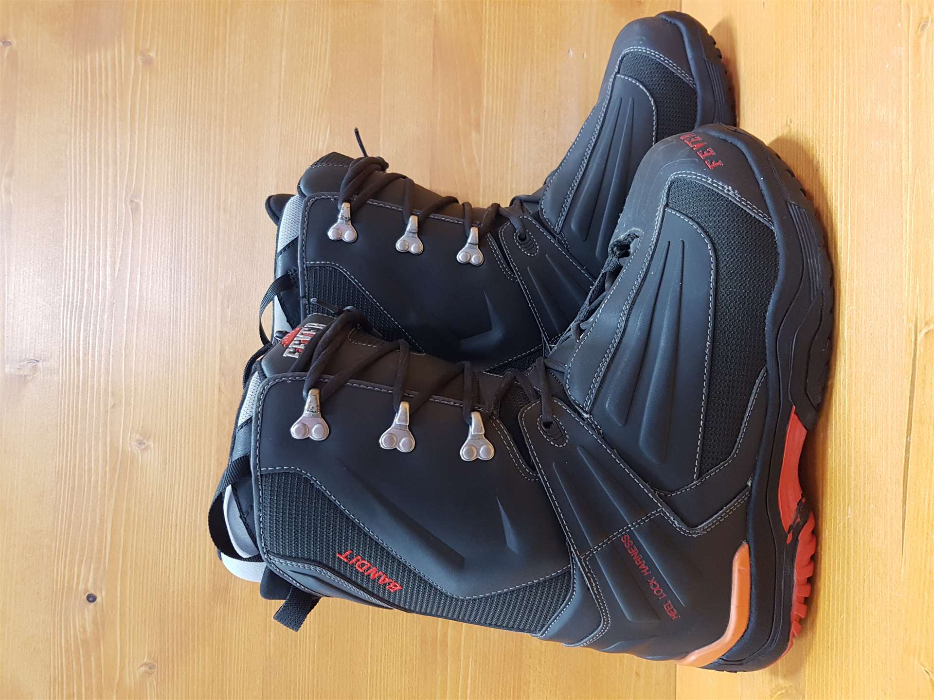 Použité snowboardové topánky FEVER Bandit