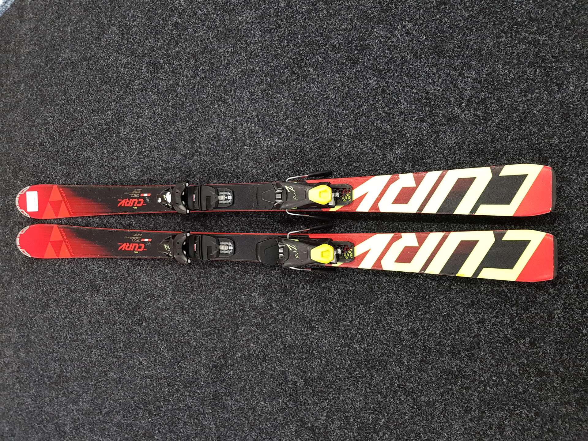 Použité lyže FISCHER The Curv Pro + viazanie Fischer FJ 7.0