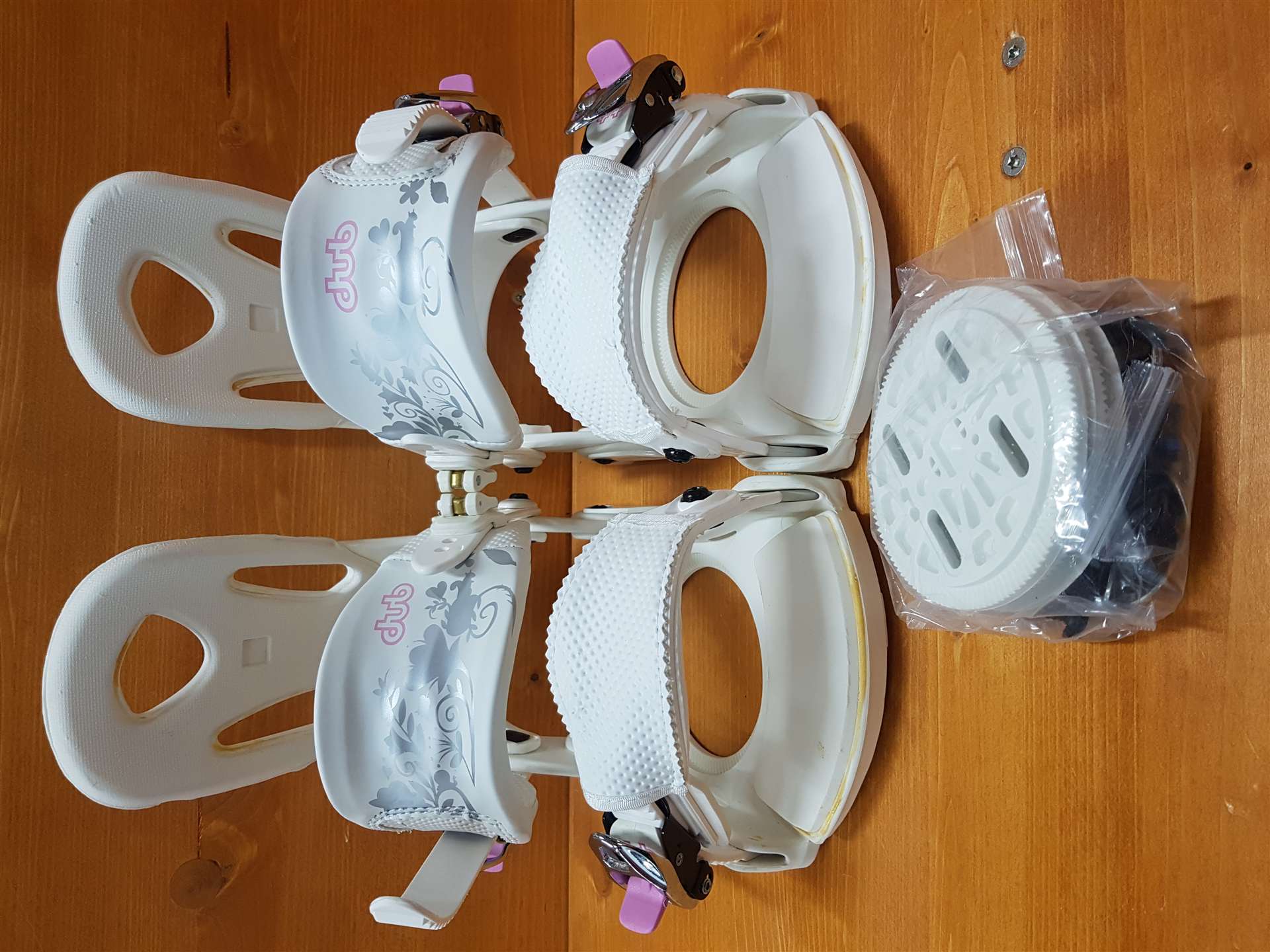 Snowboardbindungen DUB Weiß rosa