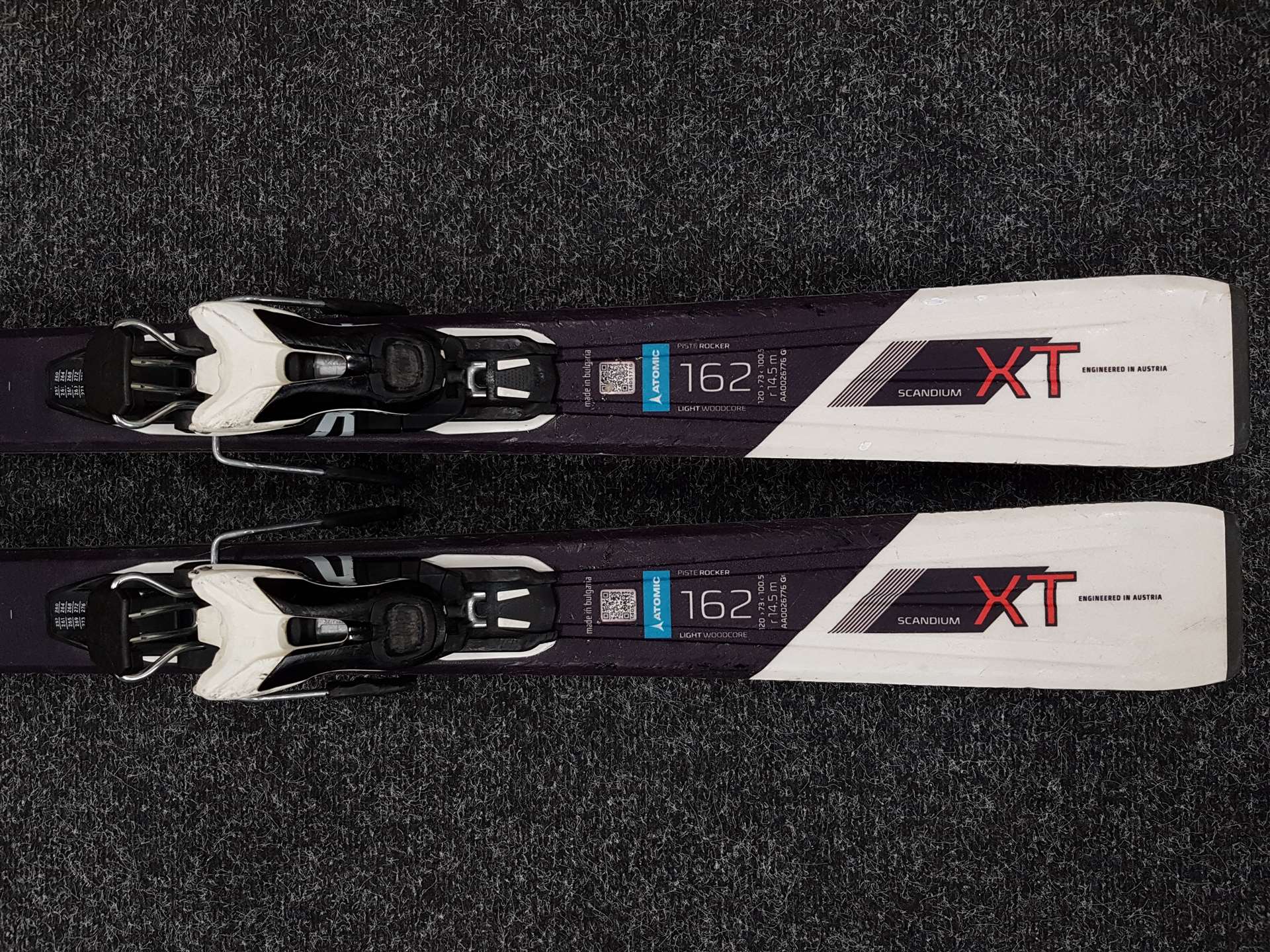 Použité lyže Atomic Performer XT