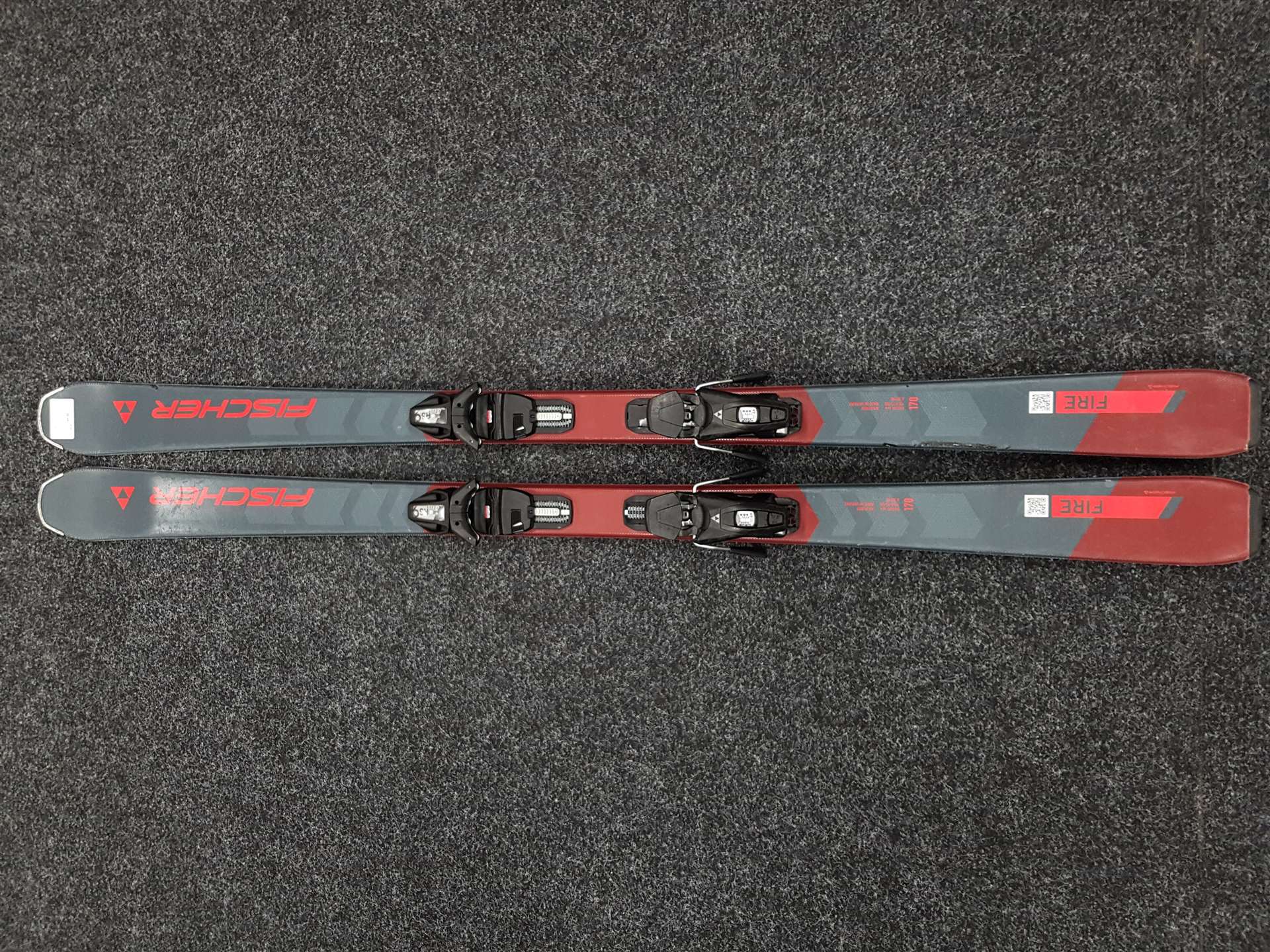 Skis FISCHER Fire d'occasion + fixations Fischer RS 9
