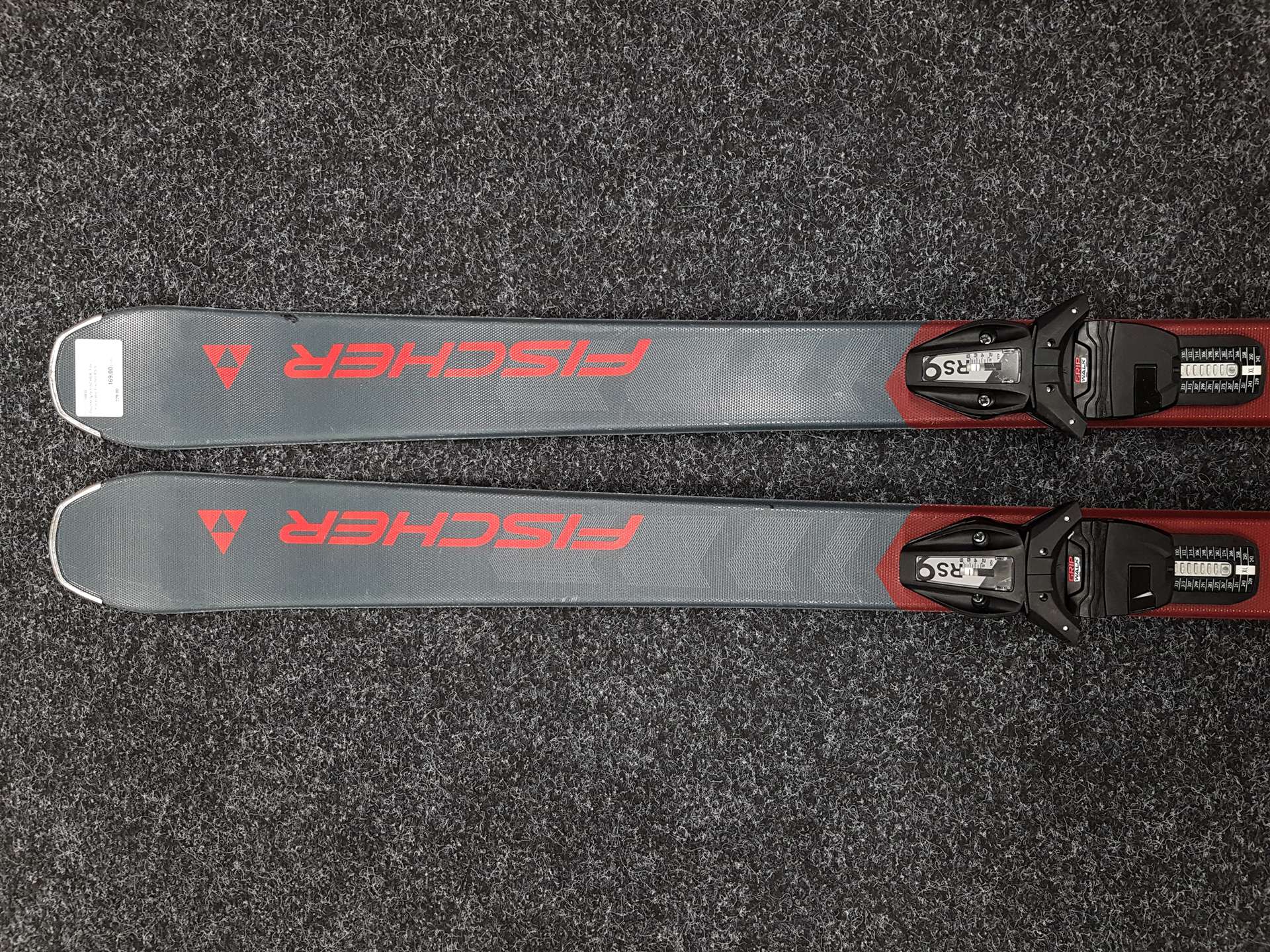 Použité lyže FISCHER  Fire + viazanie Fischer RS 9