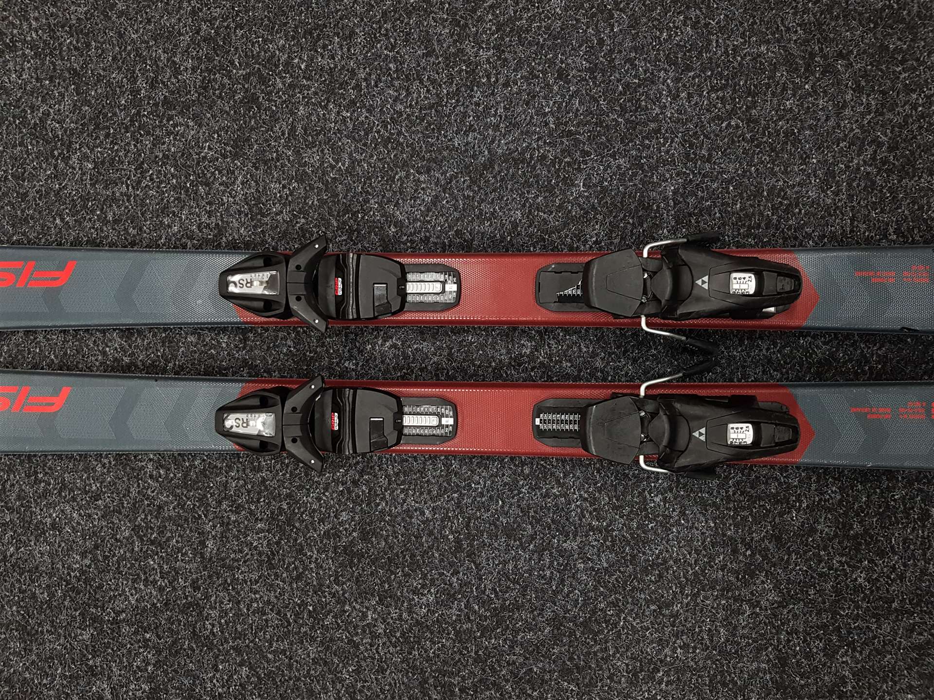Použité lyže FISCHER  Fire + viazanie Fischer RS 9