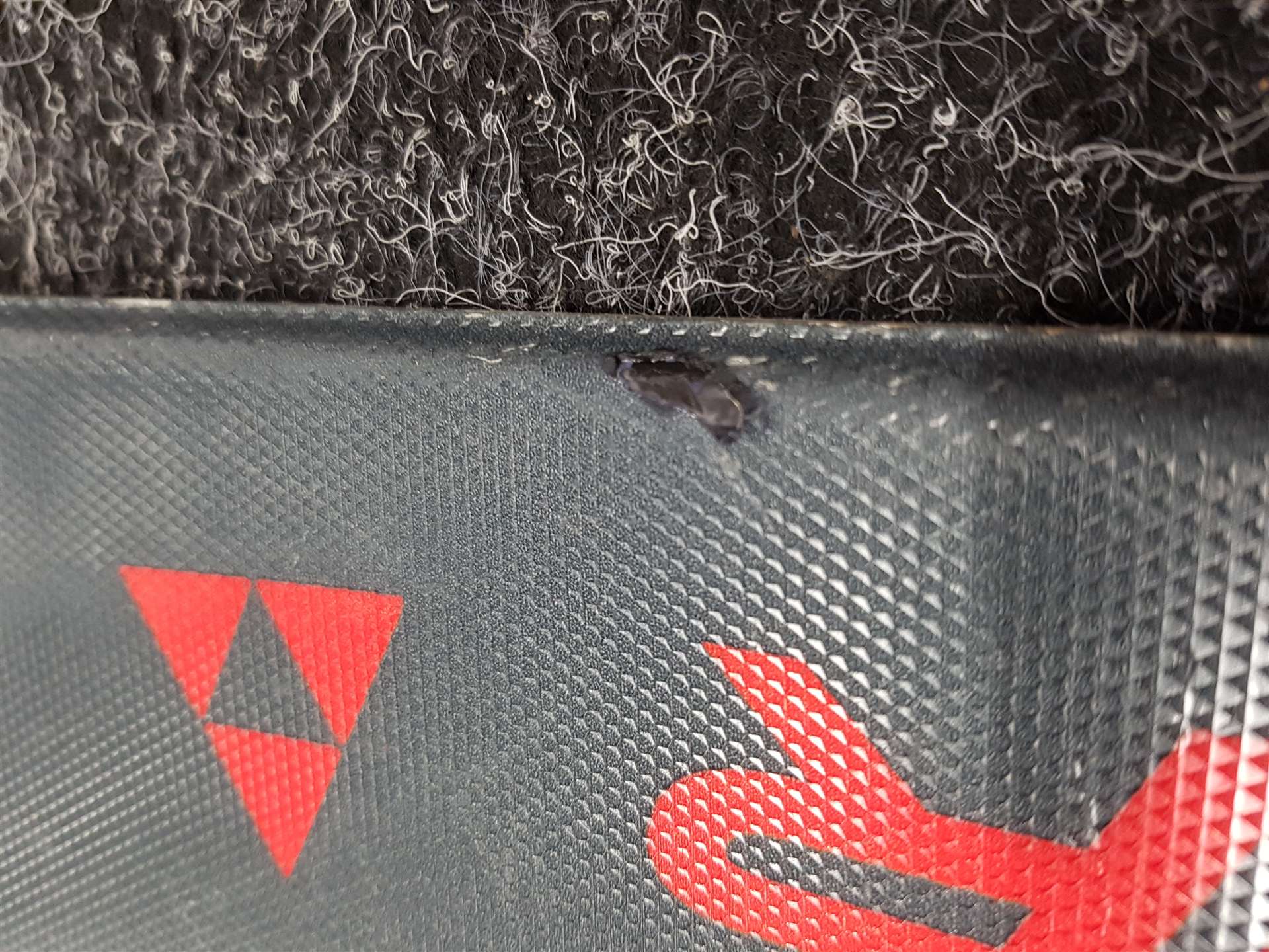 Použité lyže FISCHER  Fire + viazanie Fischer RS 9