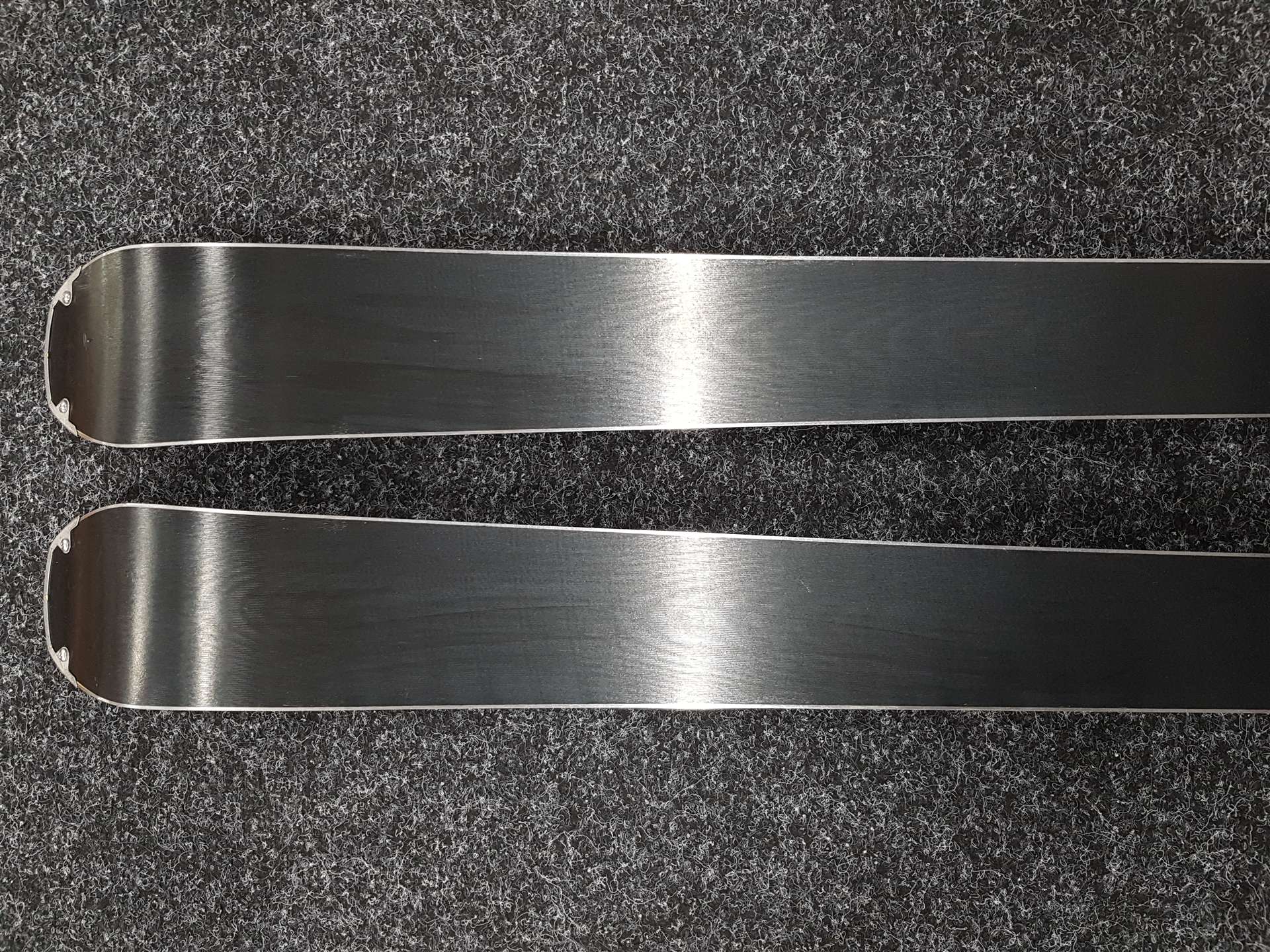 Použité lyže FISCHER  Fire + viazanie Fischer RS 9