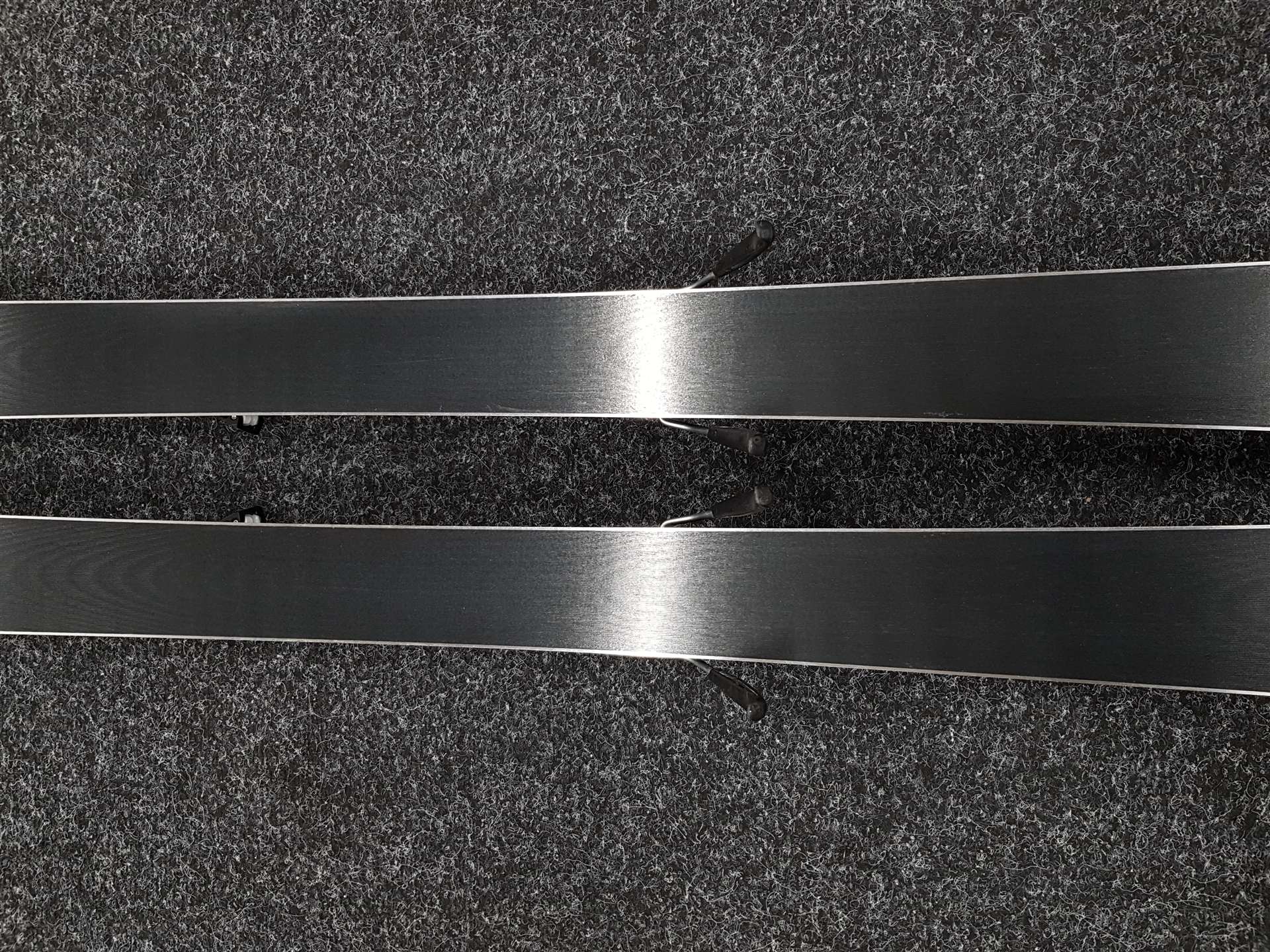 Použité lyže FISCHER  Fire + viazanie Fischer RS 9