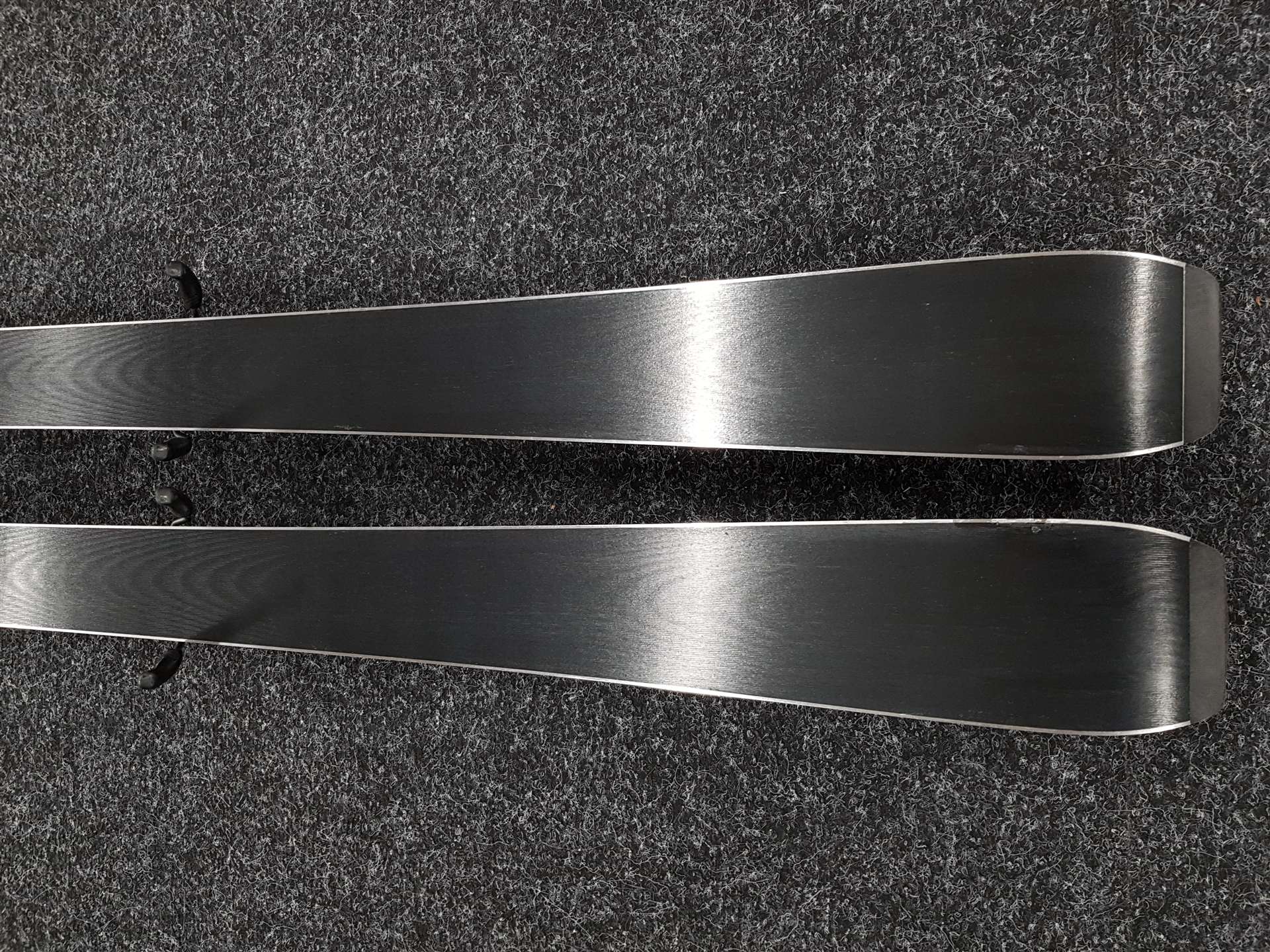 Použité lyže FISCHER  Fire + viazanie Fischer RS 9