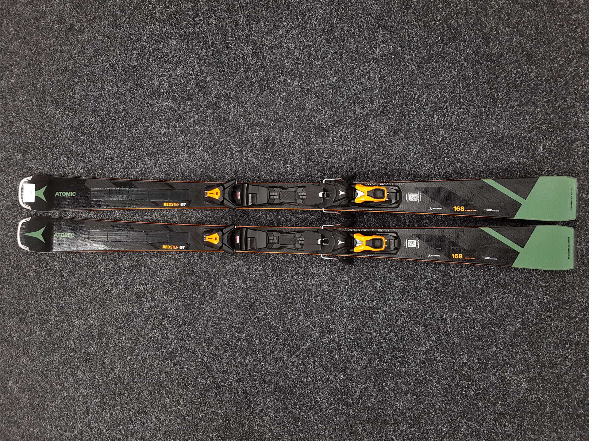 Použité lyže ATOMIC Redster Q7 + vázání Atomic M12