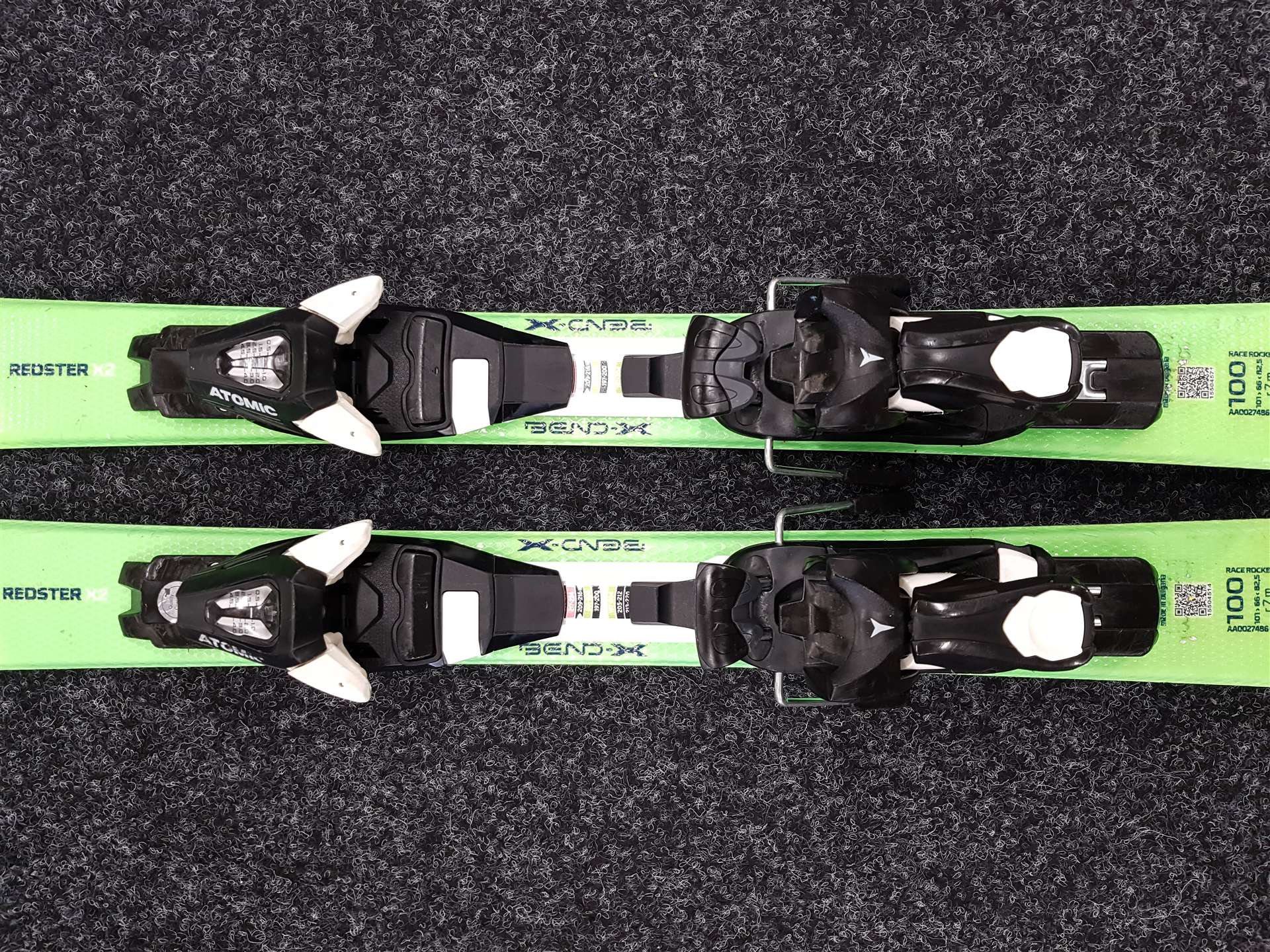 Použité dětské lyže ATOMIC Redster X2 + vázání Atomic C5