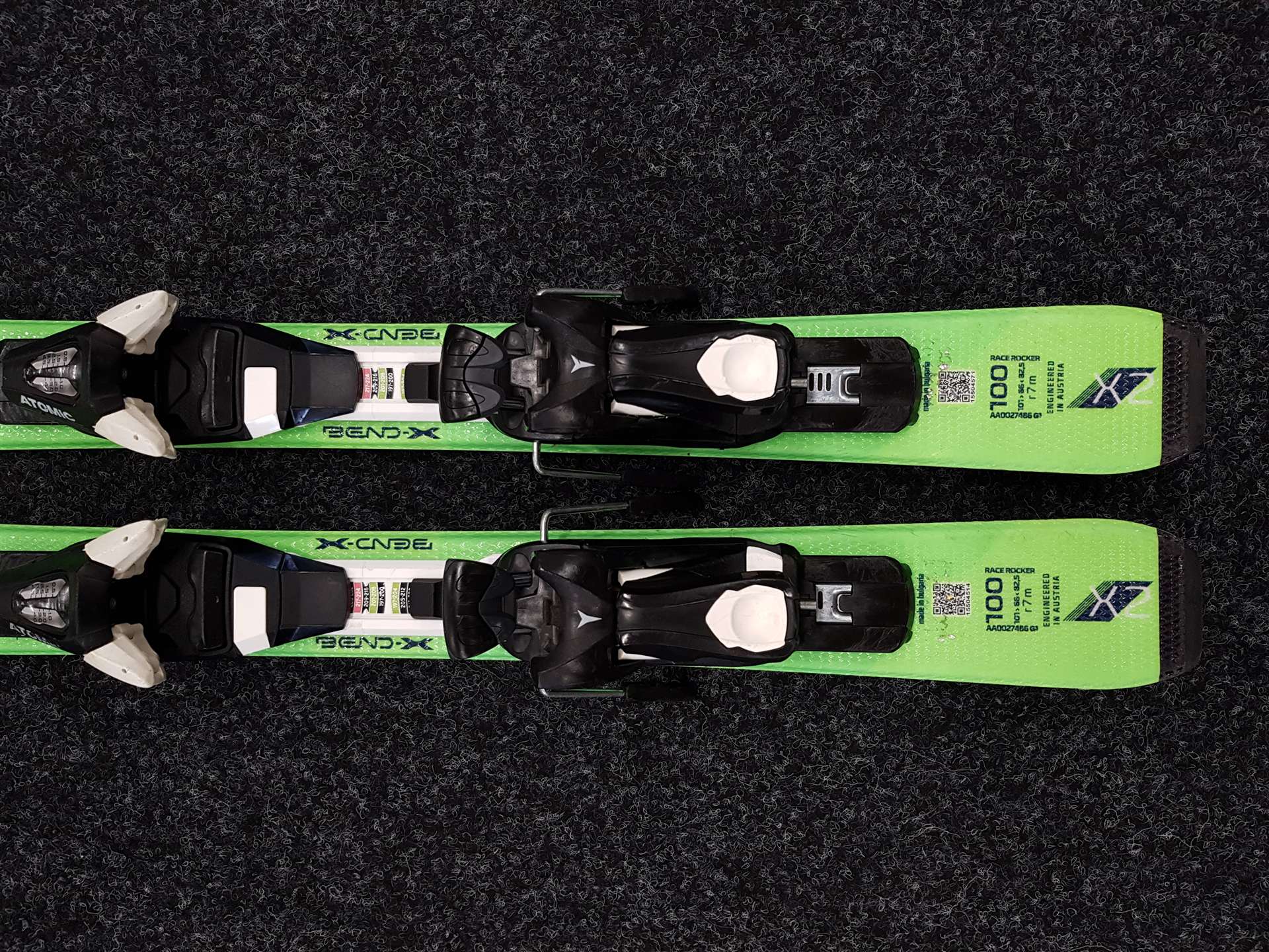 Použité dětské lyže ATOMIC Redster X2 + vázání Atomic C5
