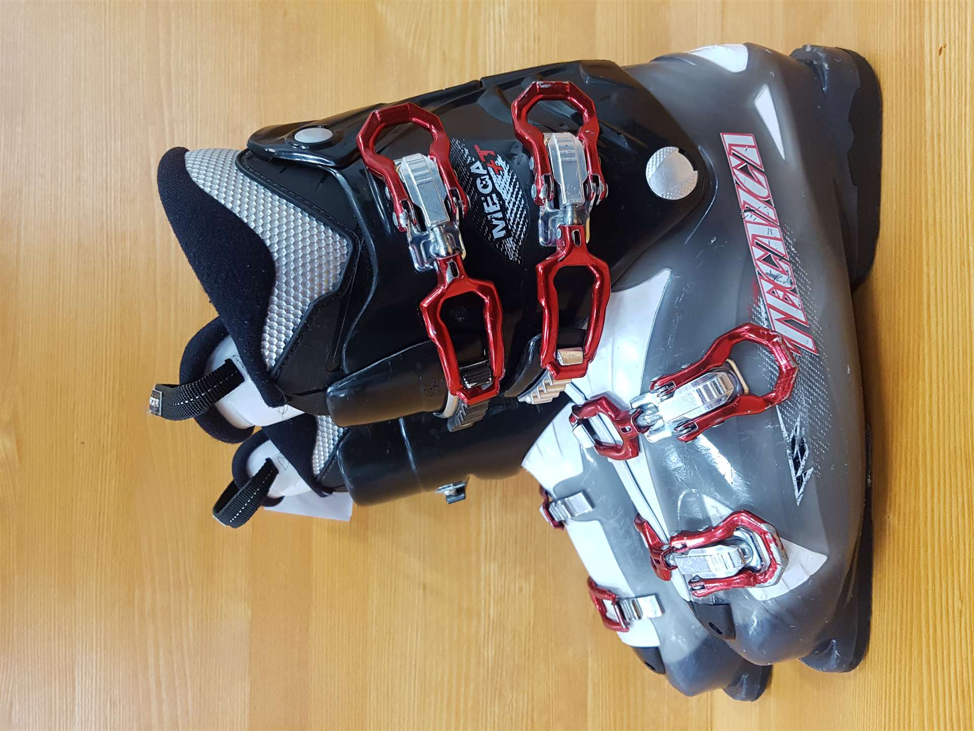 Použité lyžiarky TECNICA Mega +T