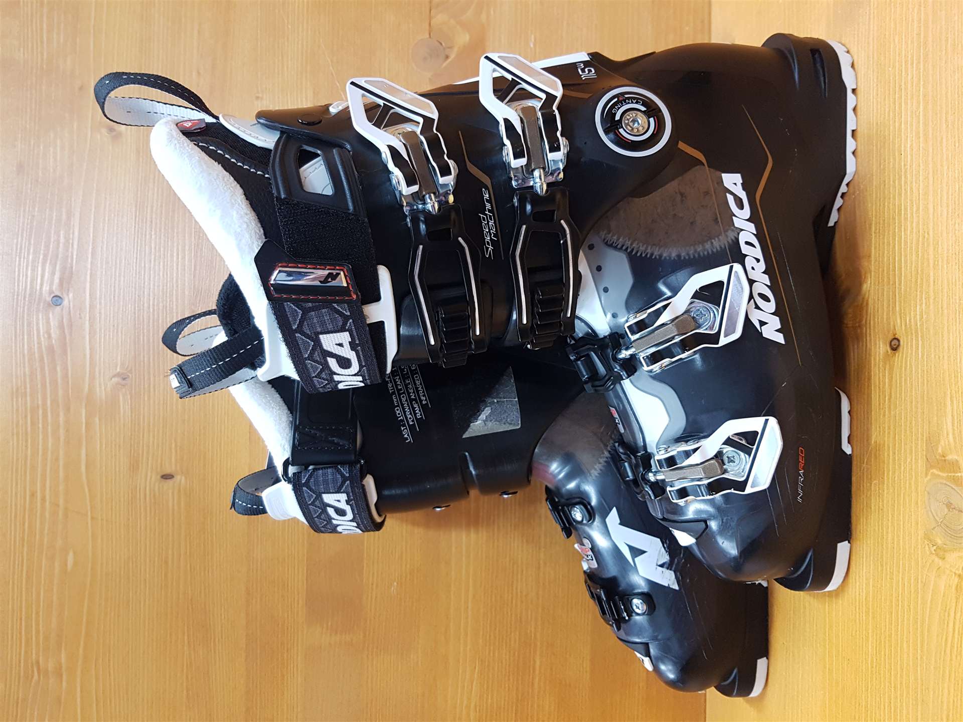 Použité lyžiarky NORDICA Speed machine 115 W