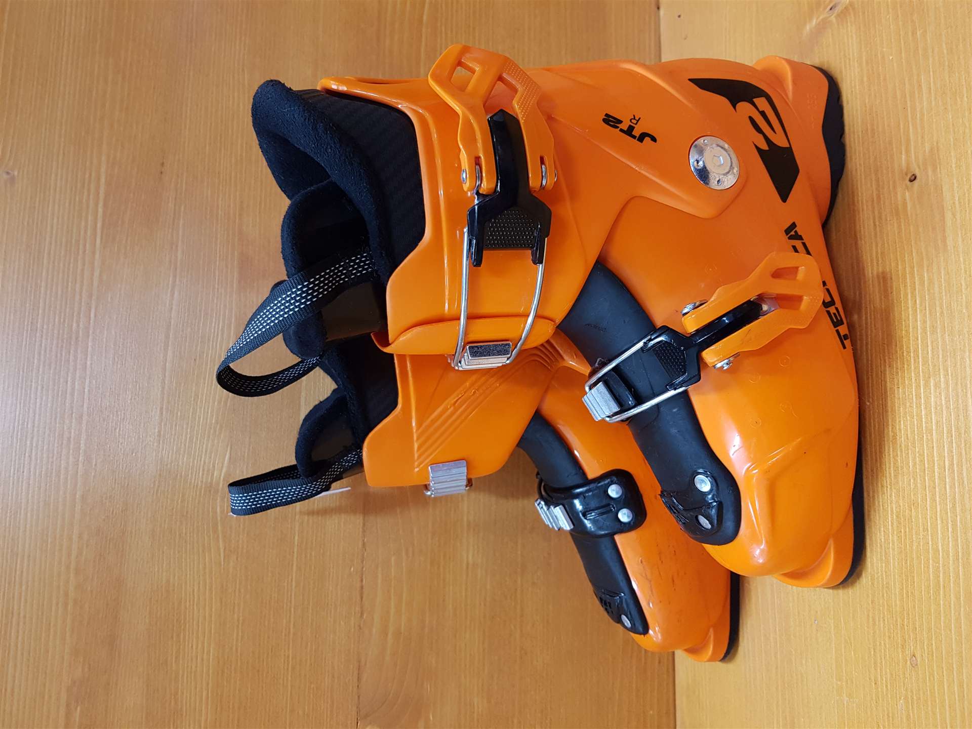 Použité lyžiarky TECNICA JT2 R
