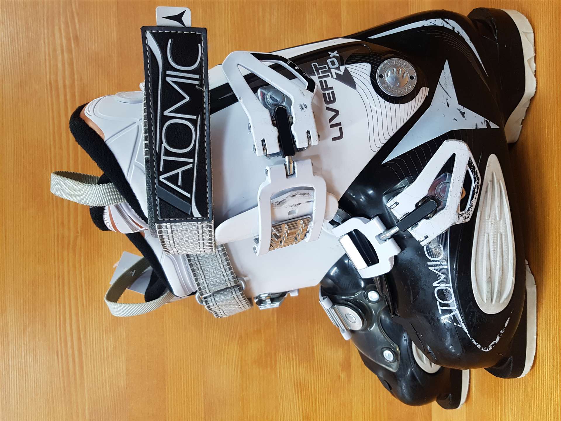 Clăpari de schi ATOMIC Livefit 70x folosiți