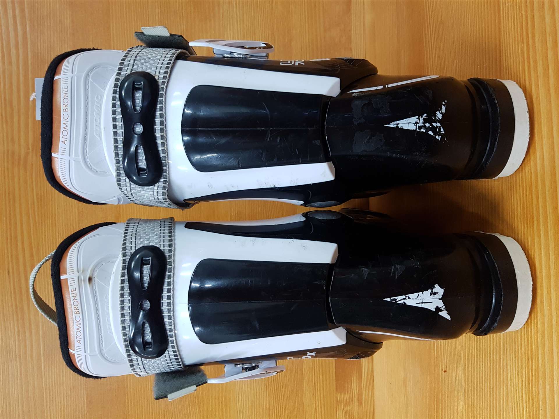 Clăpari de schi ATOMIC Livefit 70x folosiți