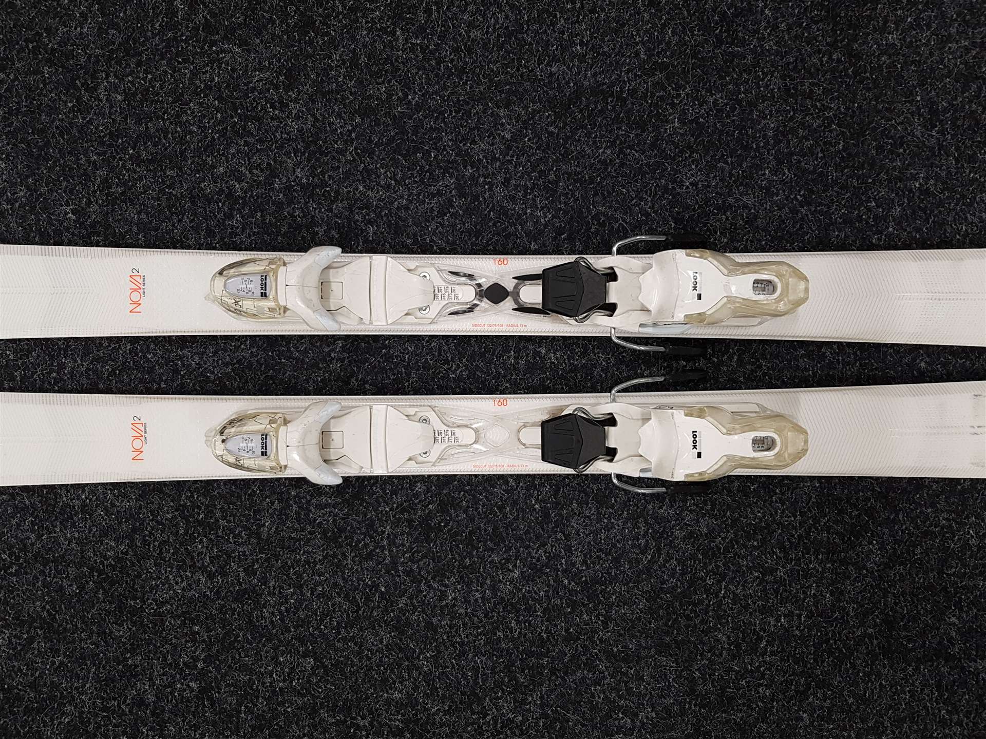 Použité lyže ROSSIGNOL Nova 2 LS + vázání Look XPress 10