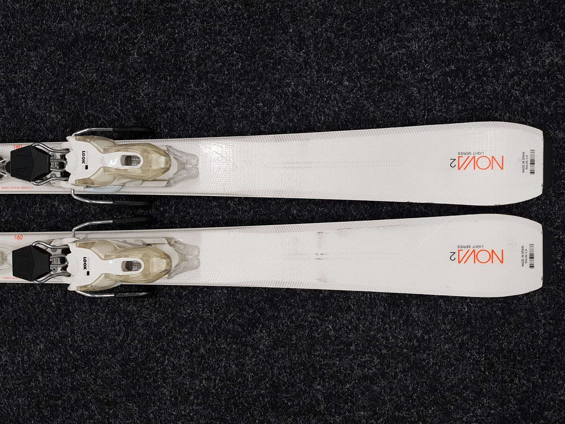 Použité lyže ROSSIGNOL Nova 2 LS + vázání Look XPress 10