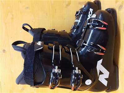 Clăpari de schi Nordica Dobermann second-hand